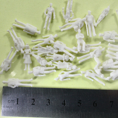1/100 プラスチック スケールの列車は建築モデル人々の白を計算します サプライヤー