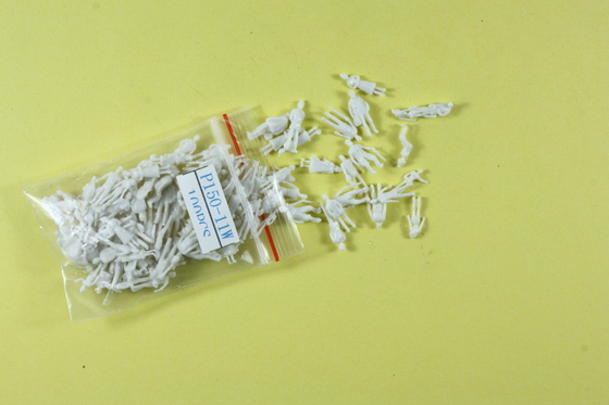 1/100 プラスチック スケールの列車は建築モデル人々の白を計算します サプライヤー