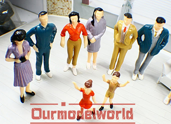 7.0cm のミニチュア内部の人々の女性モデルは OEM ODM の注文のパッキングを計算します サプライヤー