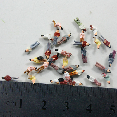 プラスチック 1:300 の建築スケール・モデルの人々、0.6cm は列車のレイアウトのための図を塗りました サプライヤー