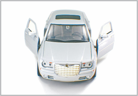 1 つ/24 は Decoratio 及びコレクションとして合金の白い注文のスケール・モデル車を起点にダイカストで形造りました サプライヤー