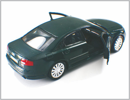 1 つ/24 は Decoratio として合金の明るく黒い注文のスケール・モデル車 Audi A8 を起点にダイカストで形造りました サプライヤー
