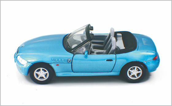 家に Decoratio として 1/32 ダイカストで形造られたおもちゃの赤くおよび青の注文のスケール・モデル車 BMW23 サプライヤー